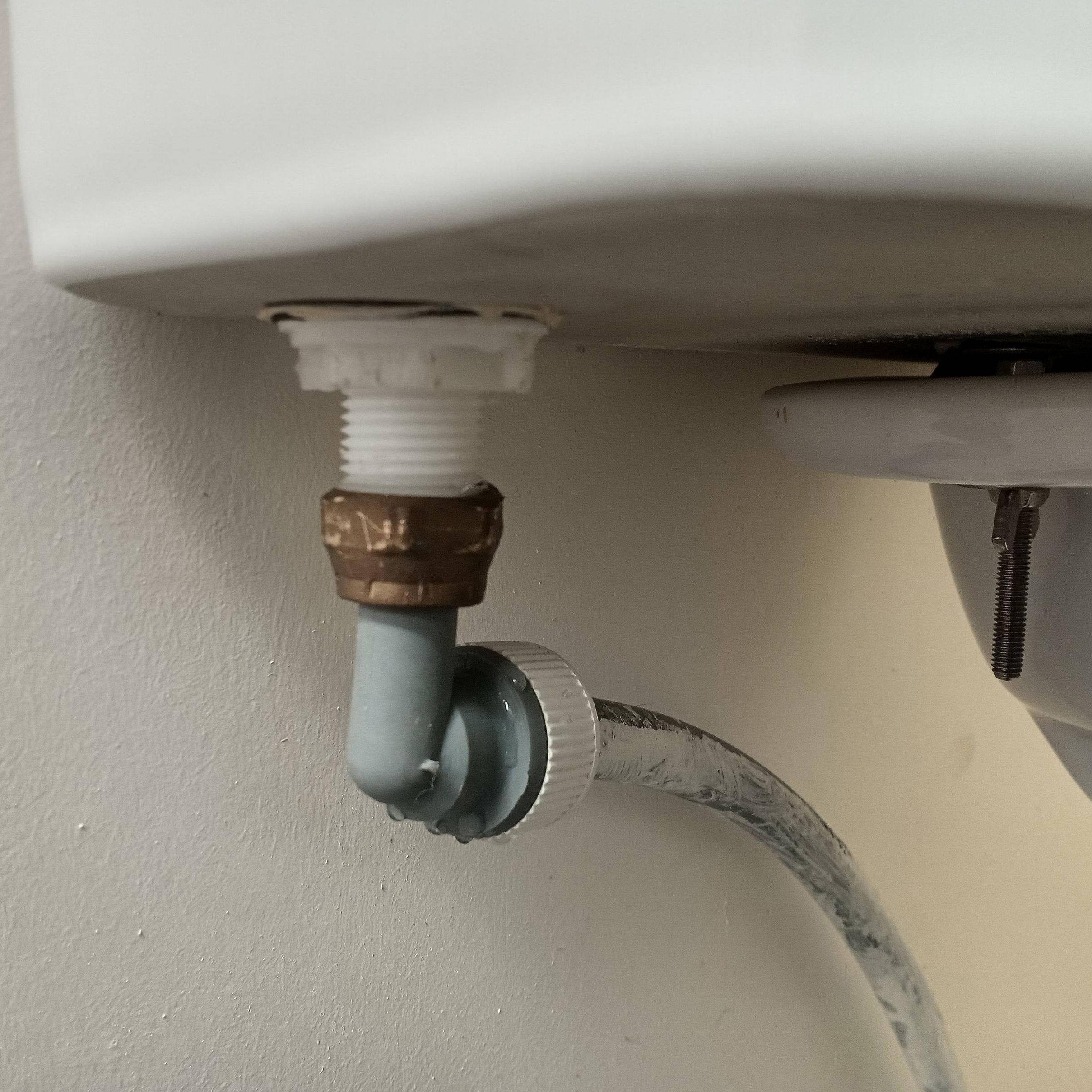 Toilet Cistern Leaking Repair Service